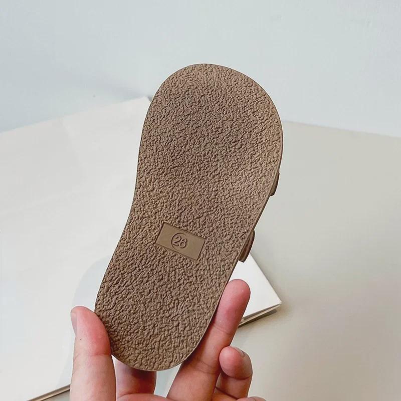Nové letní přezkové sandály: Ležérní módní křížový design pro chlapce a dívky, s otevřenou špičkou a měkkou podrážkou