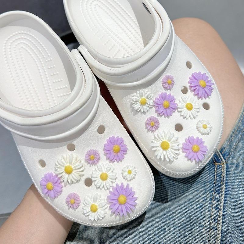 18PCS Fashion Shoe Charms Set Accessories Hole Shoe Buckle Summer Light Purple Fresh Daisy DIY Shoes Decorations for Bogg Bag