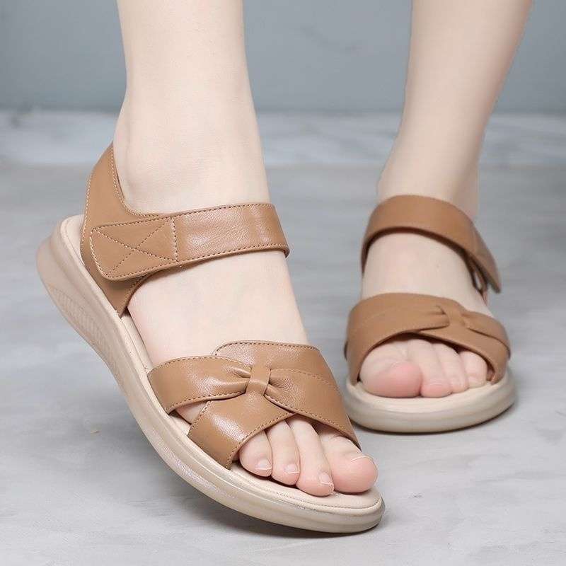 Cow Tendon Sole Mother Shoes Sandals Women Go Out Flat Summer New Comfortable and Lightweight Middle-aged and Elderly Leather Sandals.