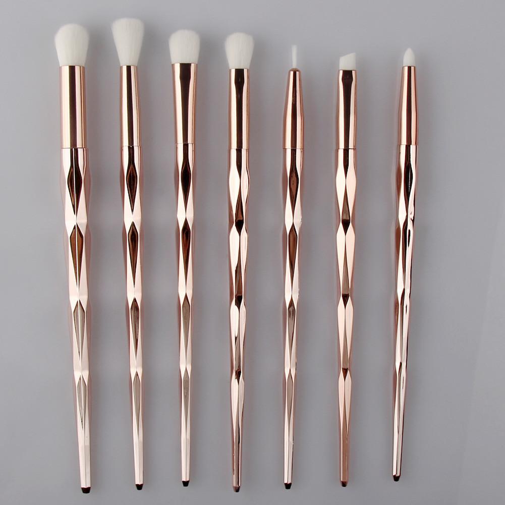 Eye Shadow Brush Set With Synthetic Fibers For Makeup Enthusiasts And Professionals