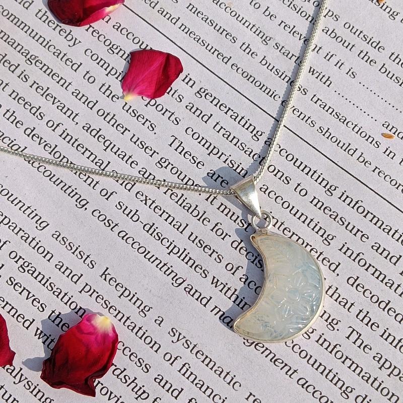 

fashion Moon Carving Glass Gemstone 925 Sterling Silver Plated Pendant белый