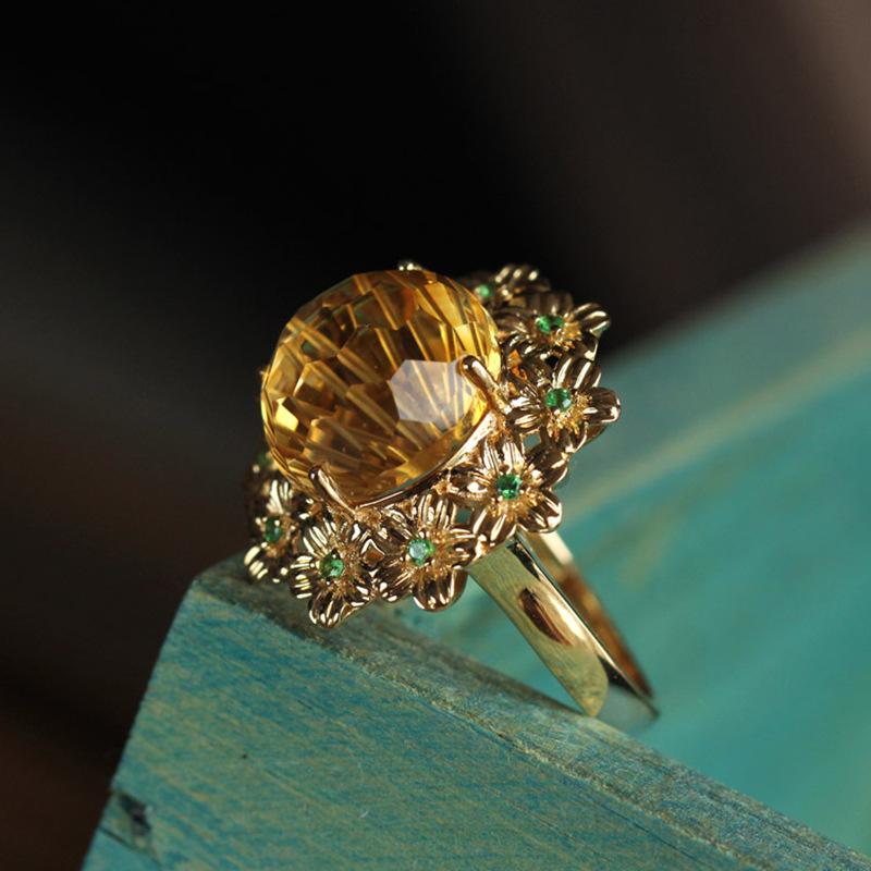 Vintage-Inspired Floral Ring with Yellow Crystal Exquisite Golden Flower Design Statement for Women Elegant Daily Wear
