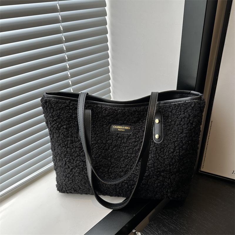 Simple and Large-capacity Furry Tote Bag 2025 New Autumn and Winter Fashion Furry Commuter Bag Versatile Shoulder Bag
