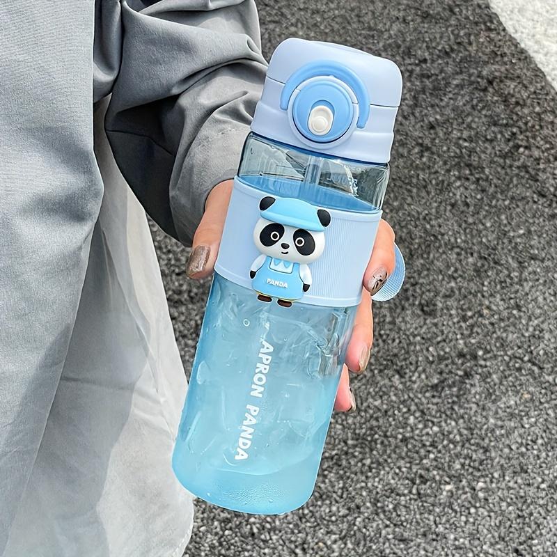 

Cute Doll Plastic Water Cup 650ml Student Going to School Outdoor Sports Fitness Double Drinking Cup Portable Straw Cup with Handle 0.65L синій