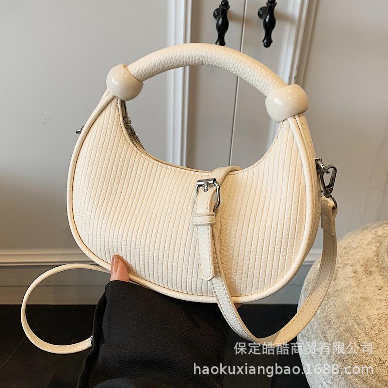 Premium sense small bag women 2025 new fashion versatile messenger bag exquisite super fire handbag commuter small bag