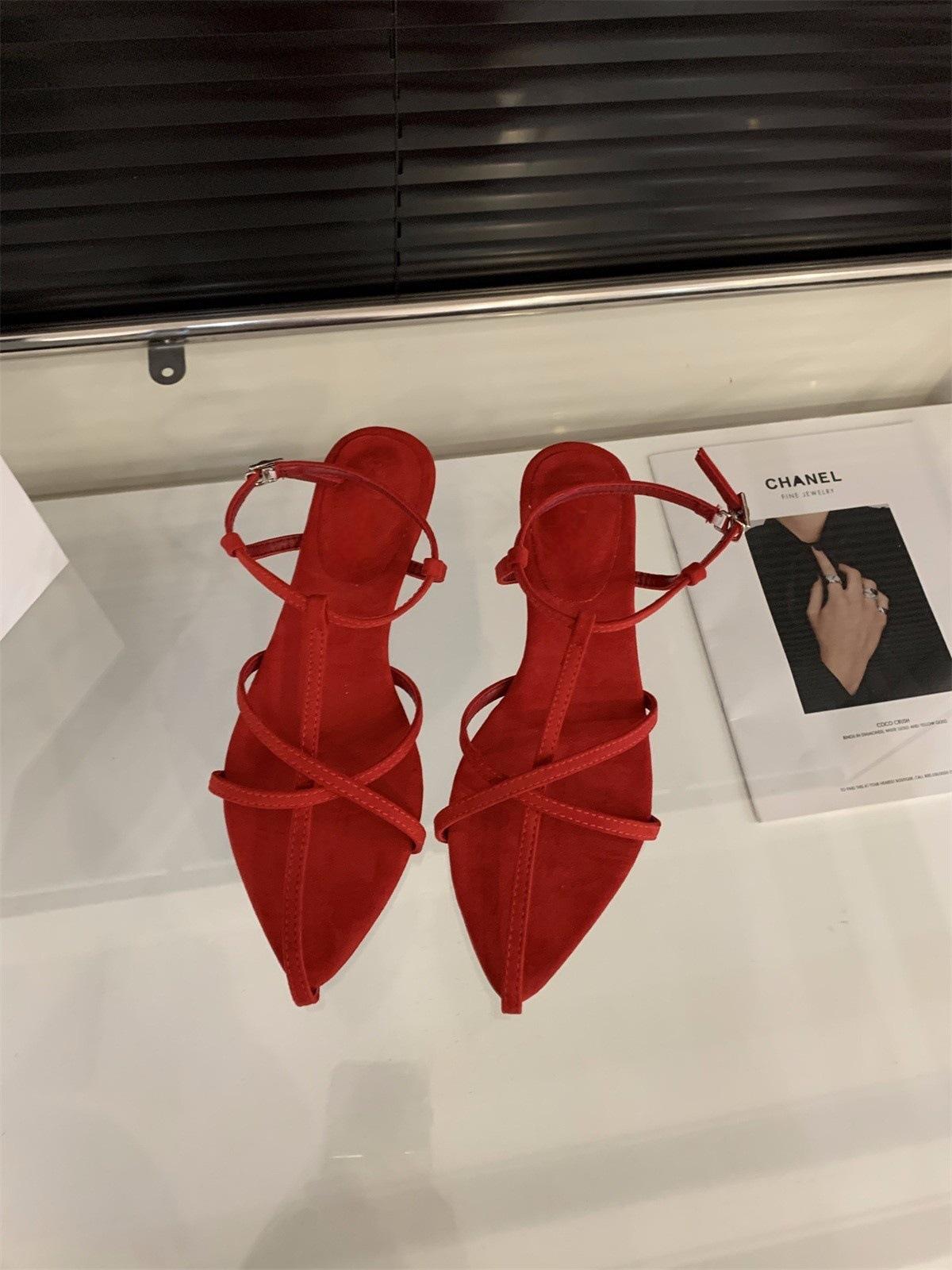 

thick heel French red strappy sandals fairy shoes 2025 new summer vacation with skirt yellow Roman shoes 35