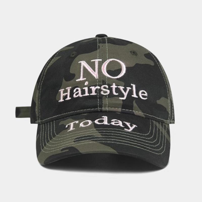 Nischen-Camouflage-Kontrastfarbenkappe mit Buchstabenstickerei Street-Baseballkappe Trendmarke für das weibliche Gesicht Kleine gebogene Krempe Hut