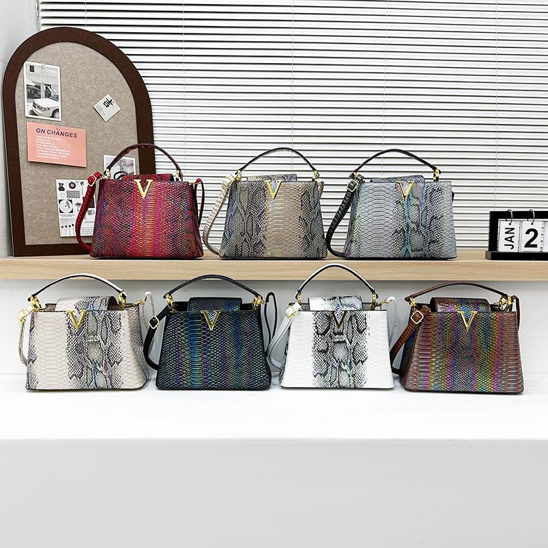 New high-end Capu snake pattern V lady bag portable shoulder women's bag