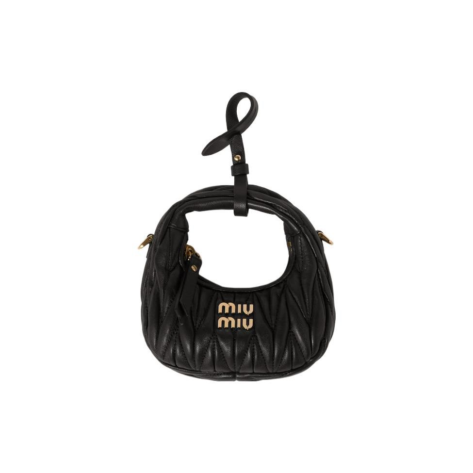 Miu Miu Wander Serie Matelass&eacute; Metalen Letterlogo Ritssluiting Afneembare Verstelbare Schouderband Lamsvel Hobo Tas Mini 5NR019-2FPP-F0002 Basic Set (Bag+Dust Bag)