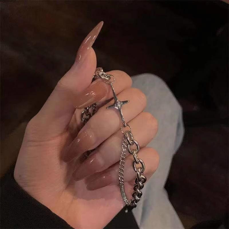 Vintage Punk Stern Mehrschichtige Armbandketten für Damen Herren Hip Hop Y2k Kreuz Sterne Metallarmband Neuer Modeschmuck