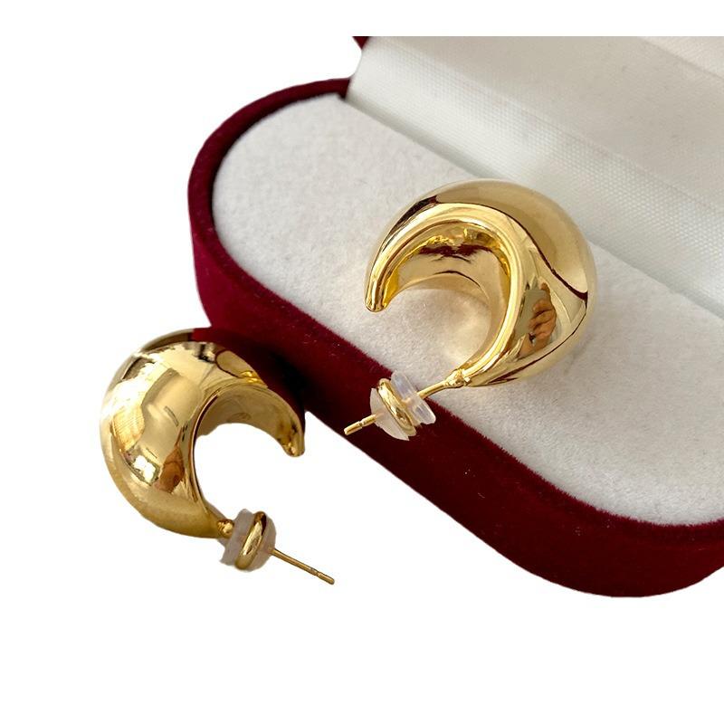 Crescent Moon Stud Earrings: High-End Minimalist Style, European & American Fashion, Trendy & Unique Design