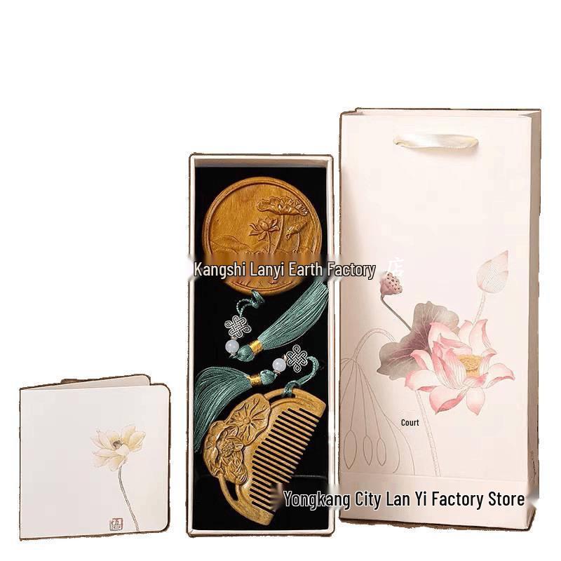 Chinese-Style Sandalwood Comb: Perfect Gift for Birthdays, Clients, or Friends