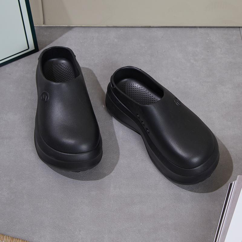 Women Anti-slip Closed-Toes Slippers Ladies Soft Waterproof Breathable Flat Thick Sole EVA Sandals Female Outwear House Shoes