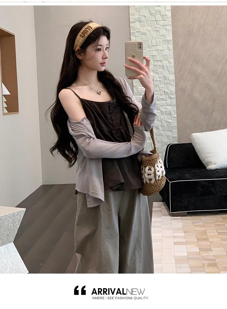 Trendiges Koreanisches Frühling/Sommer Outfit 2026: Leichter Cardigan, altersloses Top & Weitbeinige Hose