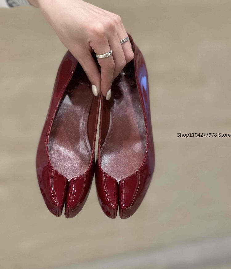 Fashion Designer Tabi Shoes Comfortable Flats PU Leather Mary Jane Shoes Women Loafers Shallow Mouth Split Toe Cute Shoes