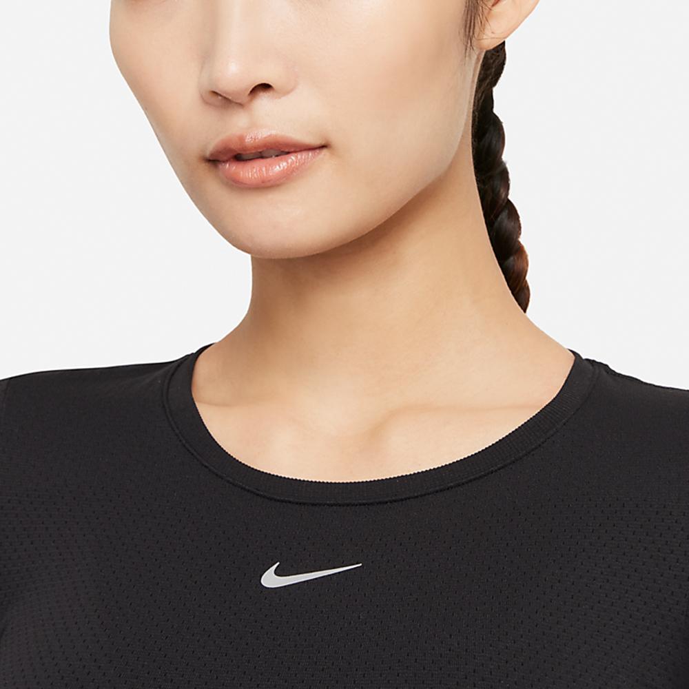Nike T Shirts Women's Black Crew Neck Moderate Straight Fit DD0589-010