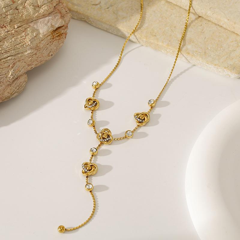 Niche Temperament Exquisite Zircon Necklace Women's High Sense Versatile Collarbone Chain Stainless Steel Flower Fringed Pendant