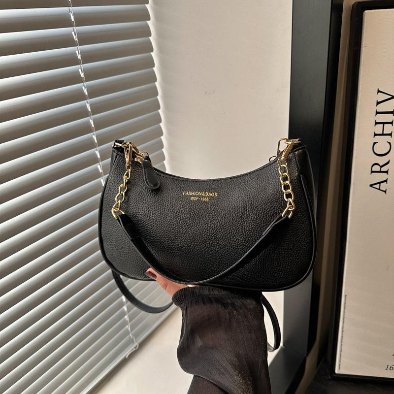 

Трендовая модная сумка подмышку женская 2025 новая сумка на одно плечо текстура контрастный цвет работа маленькая сумка женская чёрный