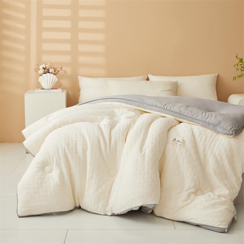 

Phoenix Home Textiles Milk Fleece 3D Jacquard Quilt