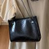 Tote Bag Women's Large-capacity Bag 2025 Autumn New Simple Chain Shoulder Bag High Value Casual Armpit Bag