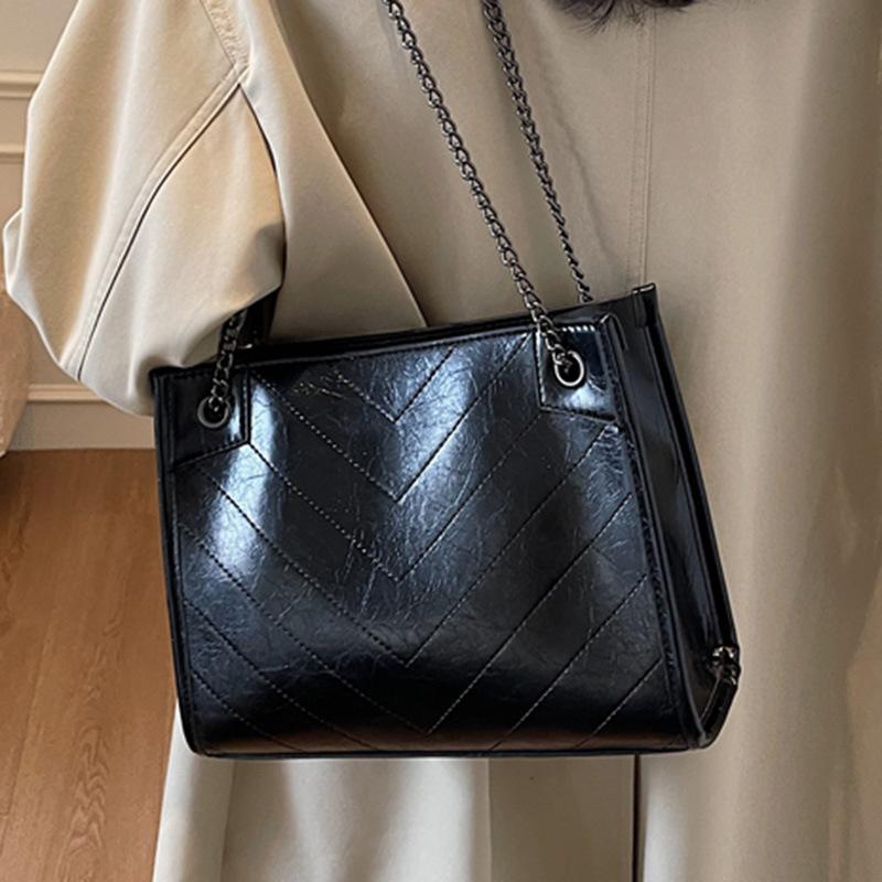 Tote Bag Women's Large-capacity Bag 2025 Autumn New Simple Chain Shoulder Bag High Value Casual Armpit Bag