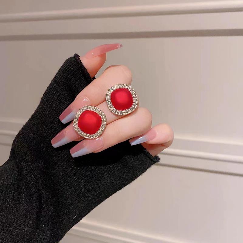 Female Light Luxury Style High-end Feeling Niche Temperament Earrings