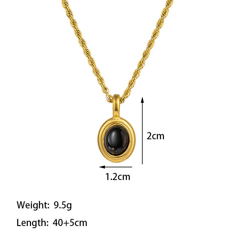 European Retro Black Agate Mother-of-Pearl Clavicle Necklace for Women - Light Luxury High-End Temperament.