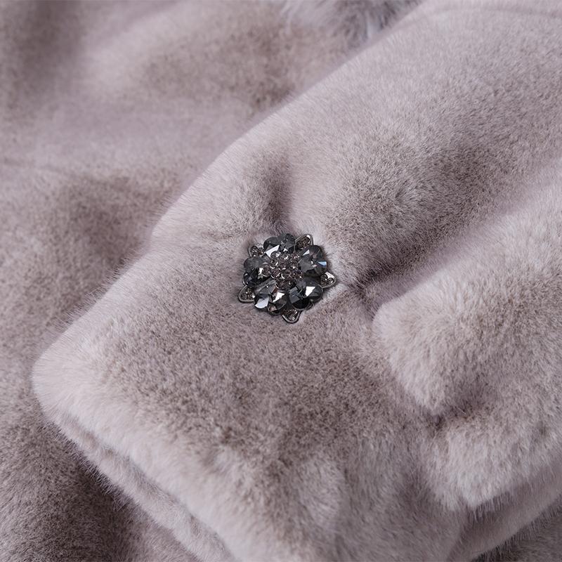 Luxurious Winter Faux Fur Coat for Women Thick Warm Outerwears Elegant Middle-aged Woman Fur Jacket