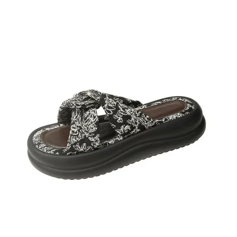 

Повседневные тапочки на среднем каблуке для женщин 2024 года, новинка, горячая распродажа, летняя модная женская обувь из резины, женские тапочки из искусственной кожи 35-40 40 чёрный