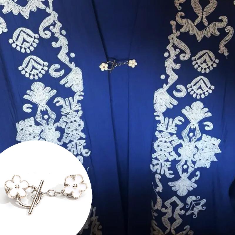 Dámské brože s utahovacím pasem s pevným připojením na límec