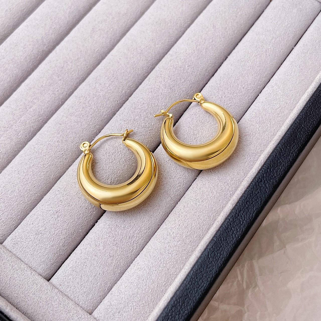 Серьги из титановой стали. Модный темперамент. Простые сенсорные серьги из титановой стали высокого уровня. золотистый