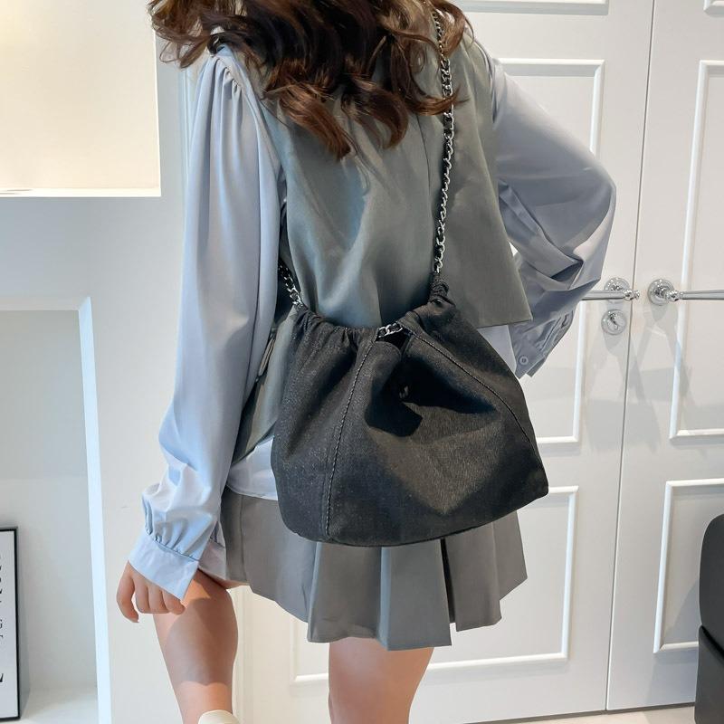 Large-capacity cloth bag women's lightweight autumn and winter new class shoulder messenger bag chain tote bag