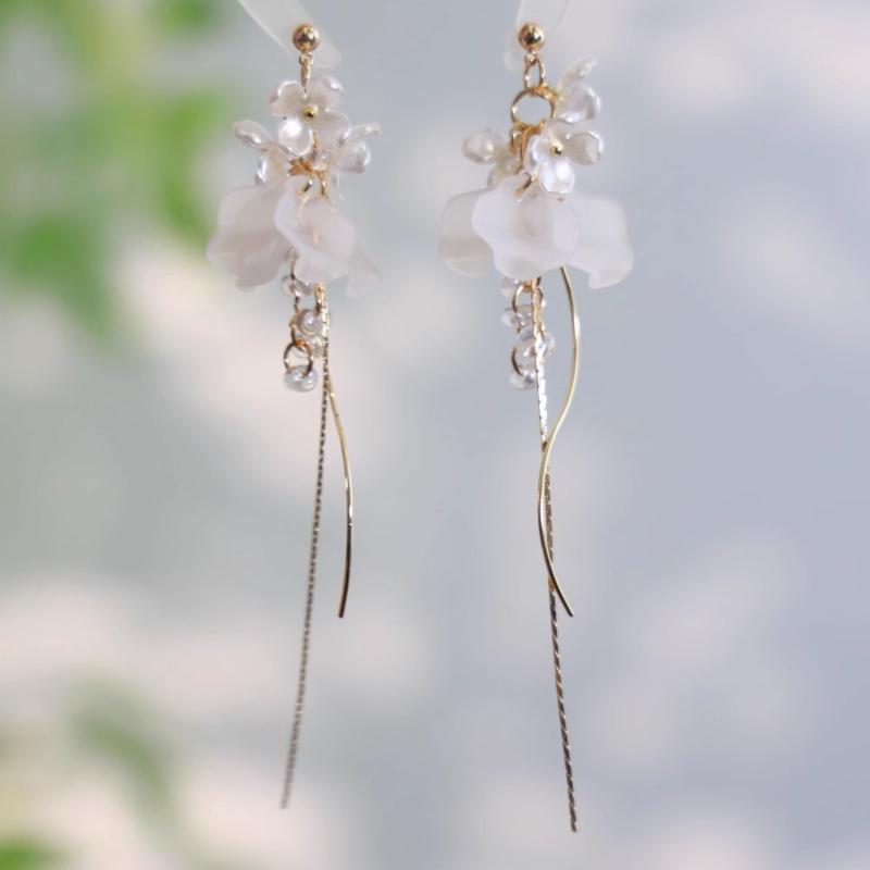 French Retro Premium Shell Flower Fringed Long Clip On Earrings Women's 2025 New Temperament Ear Clips Without Ear Piercings