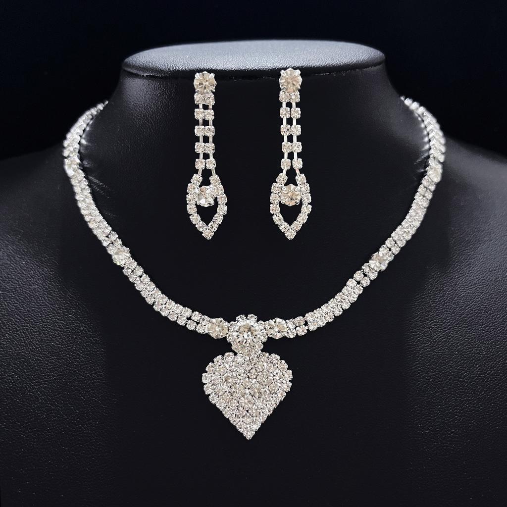 Wisiorek z kryształkami w kształcie serca Naszyjnik na obojczyk Kolczyki Panna Młoda Wszechstronny Temperament Zestaw naszyjnika na obojczyk
