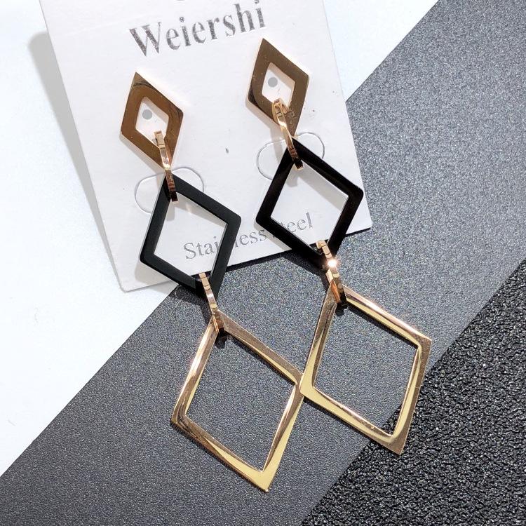 Japanese and Korean 18K Rose Gold Titanium Steel Zircon Stud Earrings, Femininity Simple Four-leaf Clover Black Earrings Internet Celebrity
