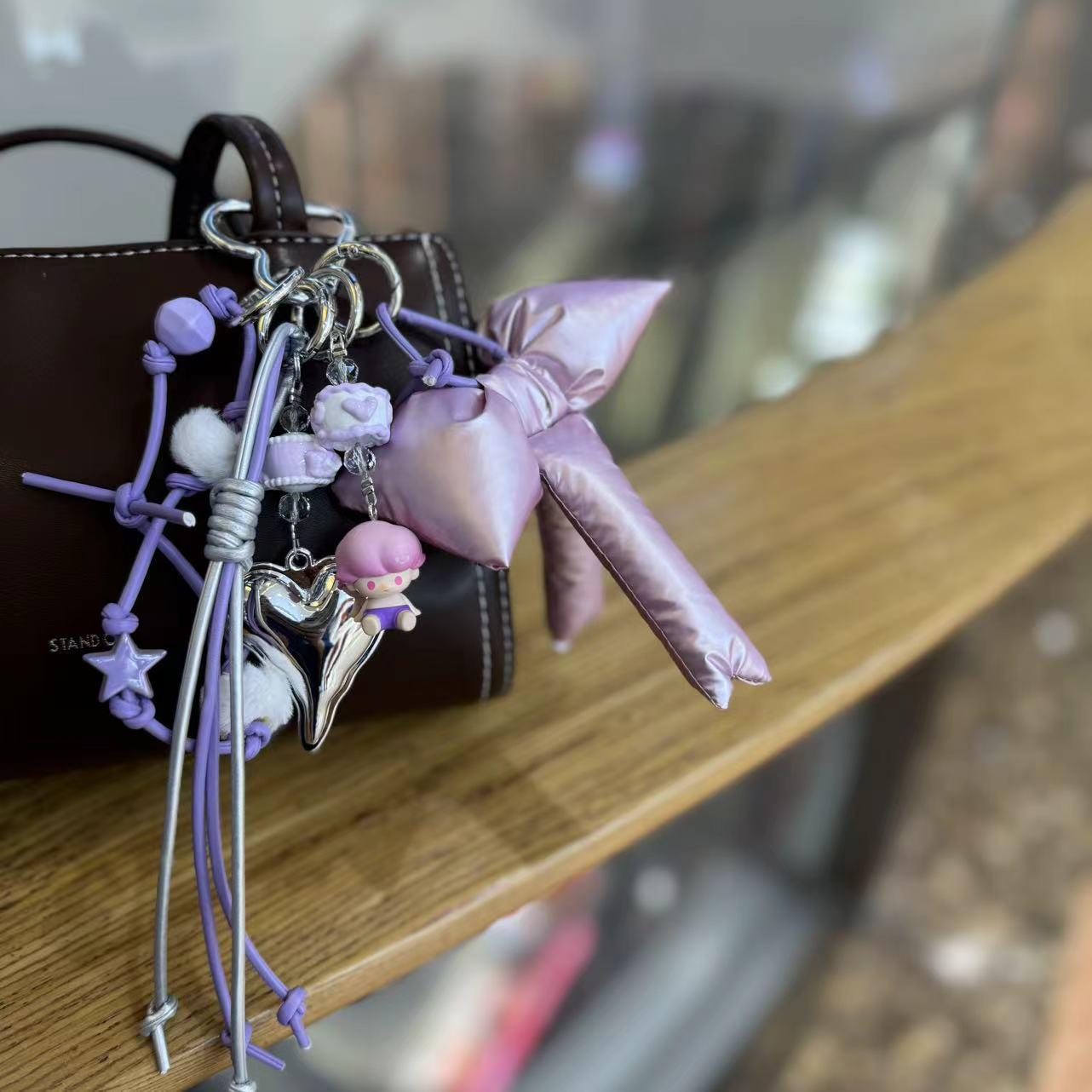 

Плюшевий брелок для сумки серії Miu: Милий ляльковий кулон та високоцінний брелок-аксесуар