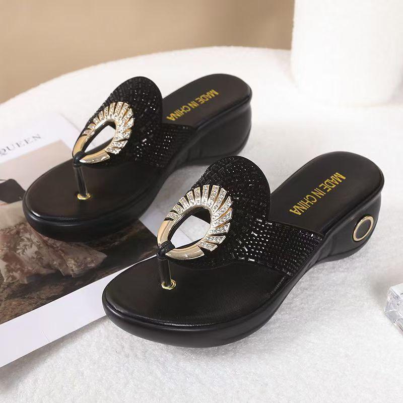 

Женские вьетнамки на танкетке со стразами, шлепанцы, летние, новые, на толстой подошве, нескользящие, модные, для улицы, на высоком каблуке, современные сандалии 35 чёрный