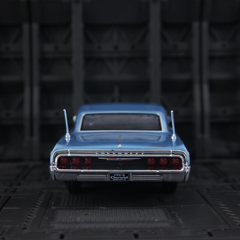 Maisto 1:26 Simulated Chevrolet Impala SS alloy car model, doors and hood can be opened rich details, fine workmanship