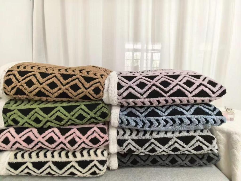 New Double-Layer Leaf Jacquard Lambswool Throw Blanket