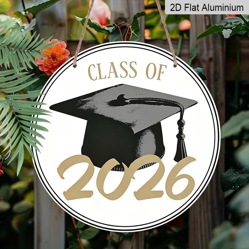 This 2D Flat Aluminum 2026 Graduation-themed Wall Decoration, Available in Various Sizes and Featuring A Retro Black and Gold Graduation Cap Design
