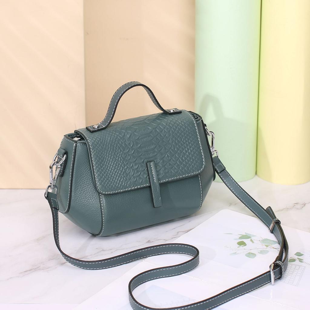 Cowhide New Casual Women's Bag, Shoulder Messenger Medium Bag, Women's Handbag, Large-capacity Pig Bag.