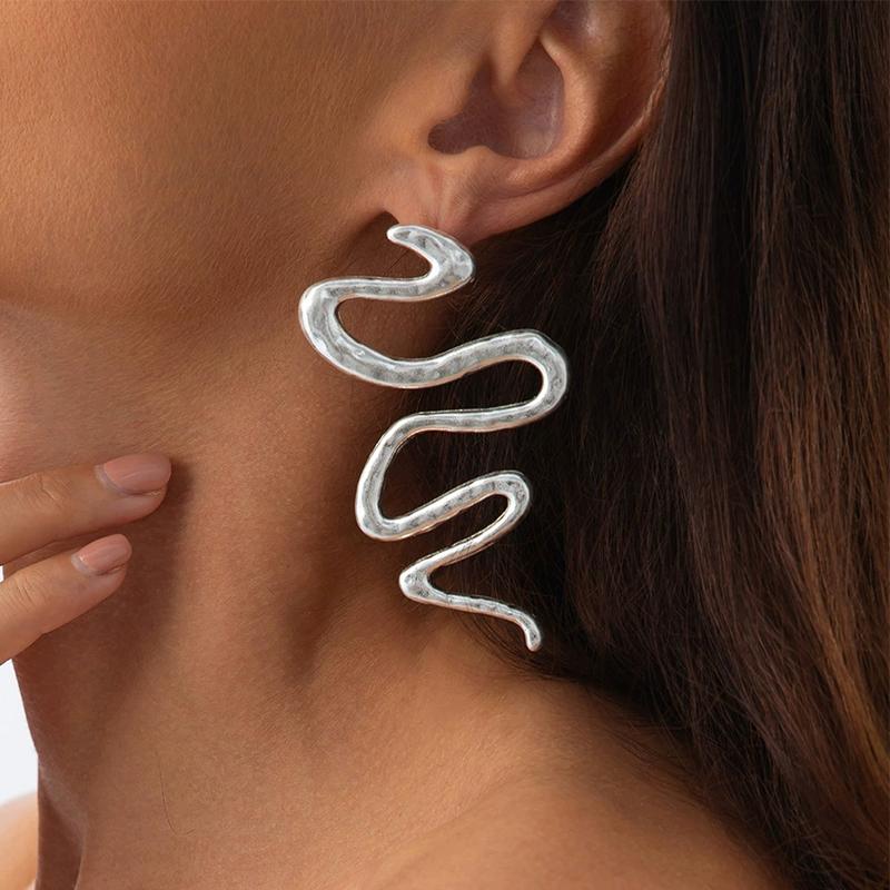Punk Style Exaggerate Snake Drop Earrings Retro Design for Women Irregular Long Stud Earrings Spicy Girls Jewelry Accessory Gift