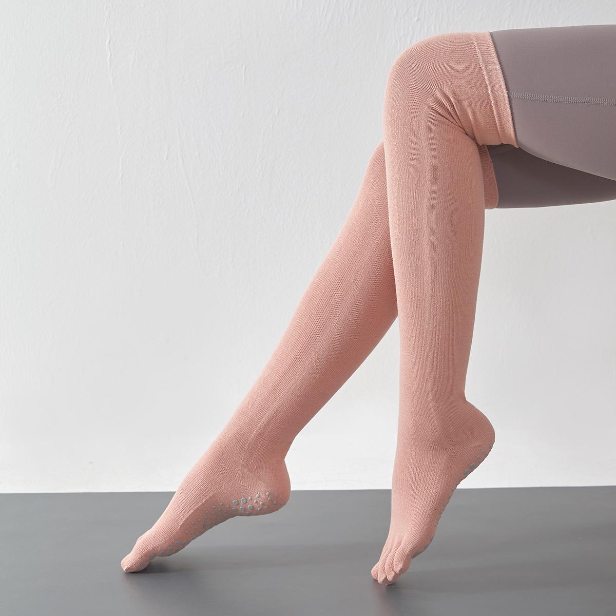 

Профессиональные нескользящие носки для йоги выше колена с пятью пальцами для осени и зимы One Size (Fits 35-40) розовый