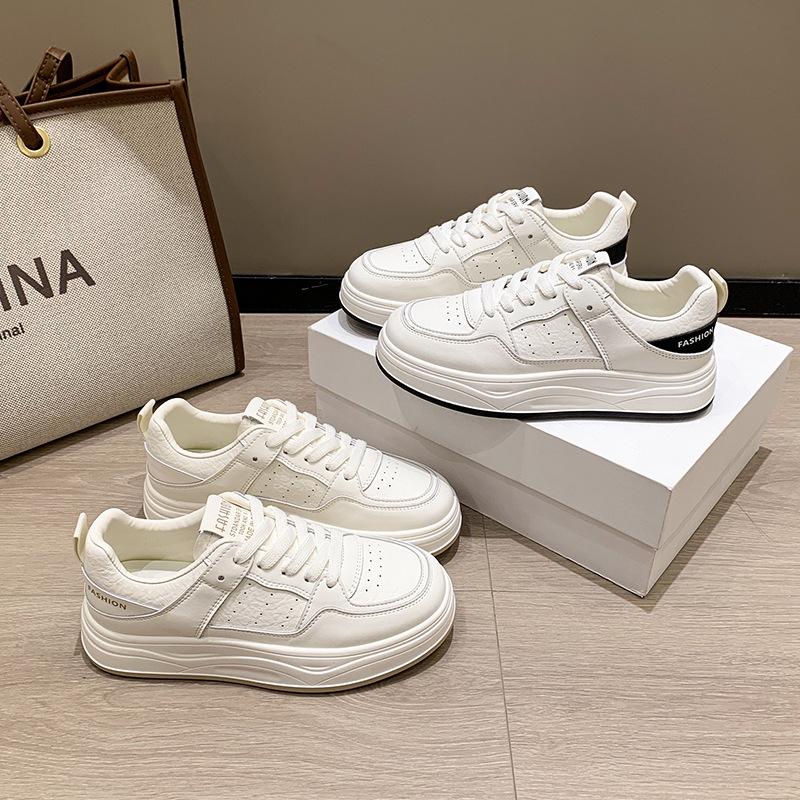 Hohe kleine Damenschuhe im Herbst 2025 neue vielseitige Schuhe mit dicker Grundplatte Sport und Freizeit atmungsaktive kleine weiße Schuhe Damen