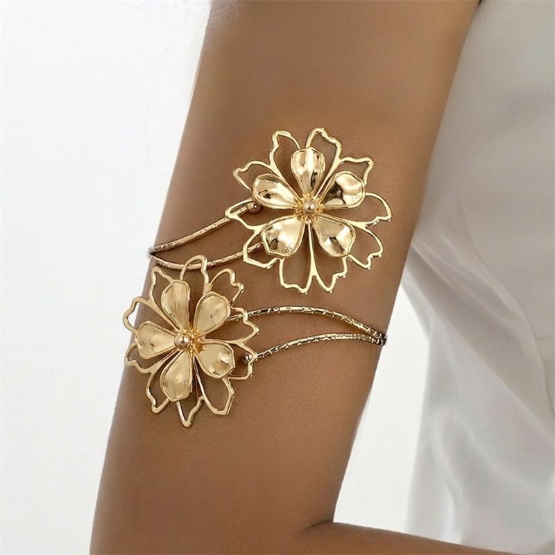Bohemian Metal Flower Arm Bracelet Women Vintage Punk Style Hollow Bangle Adjustable Upper Arm Cuff Party Jewelry Accessory