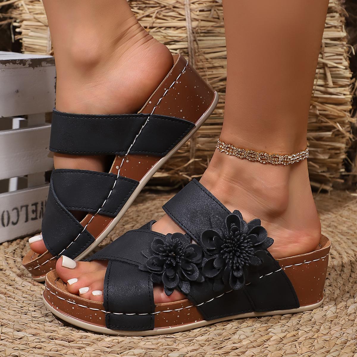 

Шлепанцы на танкетке большого размера женские 2025 лето цветок маффин толстая подошва с открытым носком прохладные женские шлепанцы 43 чёрный