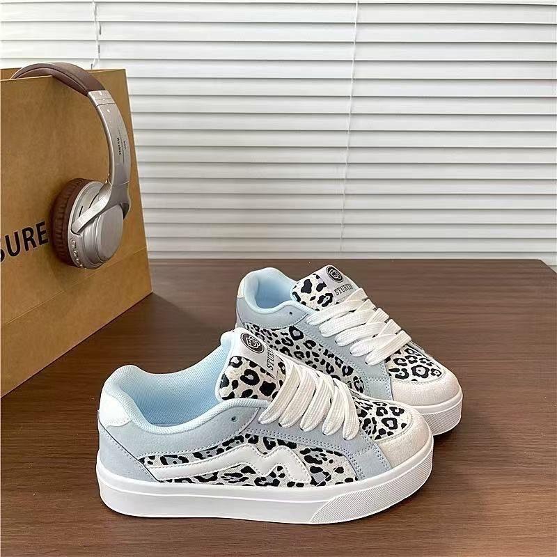 2026 autumn ins Hong Kong style couple casual board shoes chic niche student breathable sneakers women