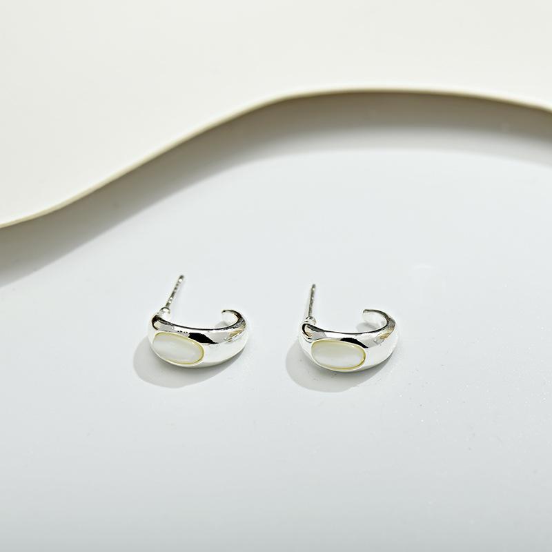 Japanese-Korean Oval Shell Stud Earrings, S925 Silver Needle, Versatile Niche Design, 925 Sterling Silver