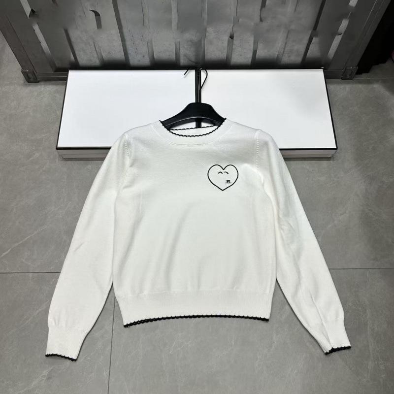 Xiangjia 2025 Embroidered Heart & Letter Knit Pullover - Round Neck, Long Sleeve, Age-Reducing Casual Versatile Winter Top