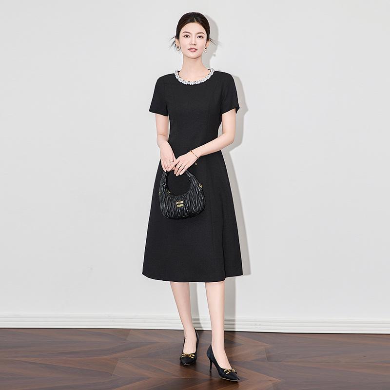 

Elegant Beaded Checkered Textured Women s Dress with Waist-Hugging Fit Medium чёрный